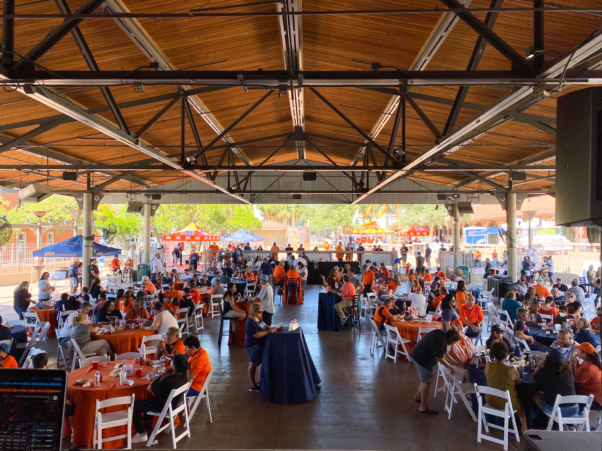 Alumni Association Tailgating